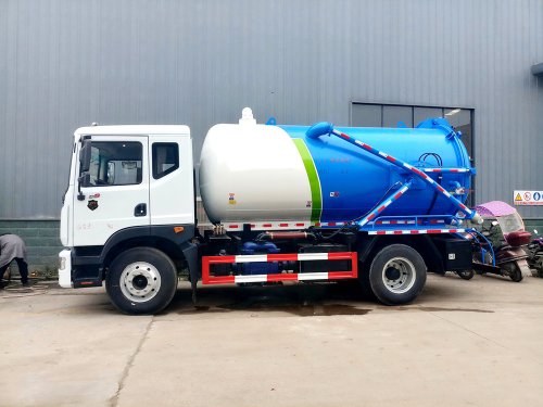 东风D9/12立方吸污车