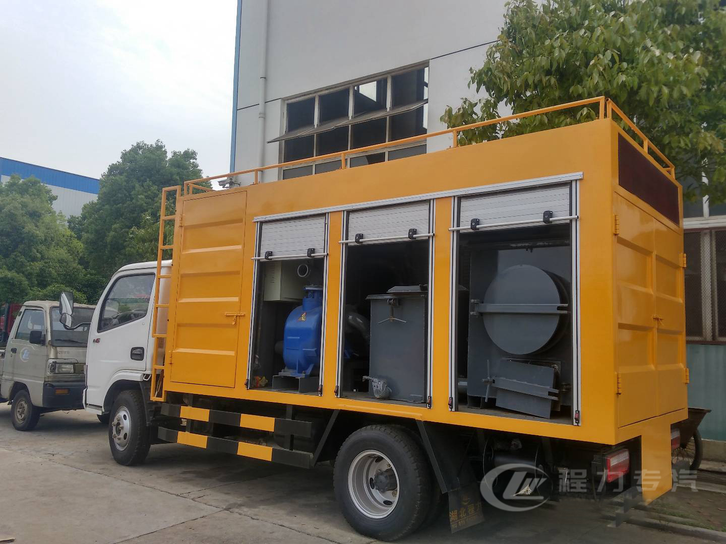东风D6蓝牌污水处理车