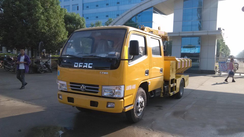 东风双排3立方蓝牌清淤车