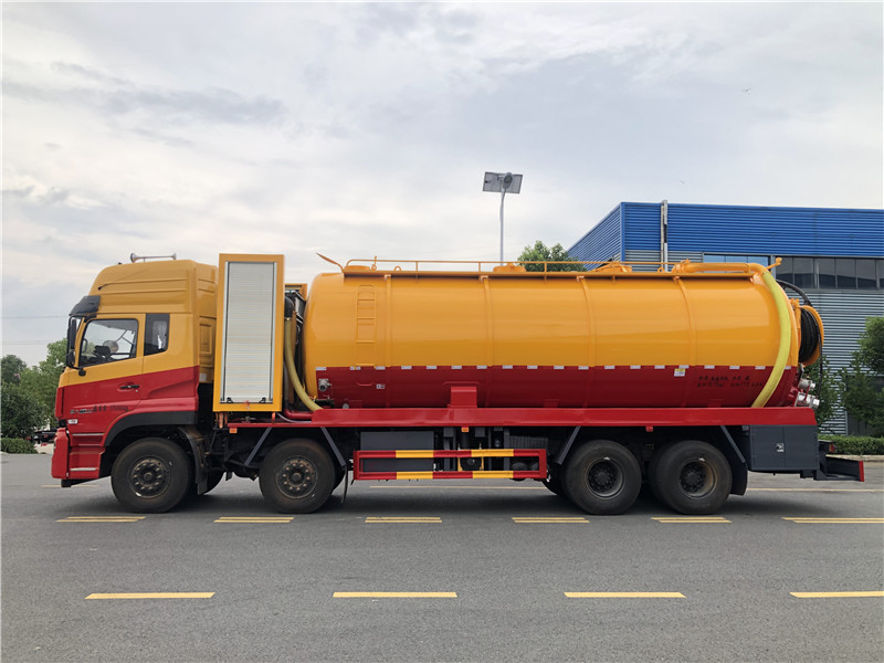 东风天龙33立方清洗吸污车