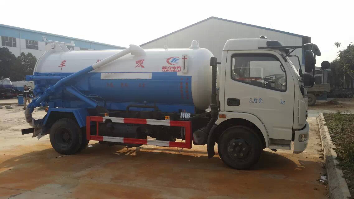 东风大多利卡7立方吸污车