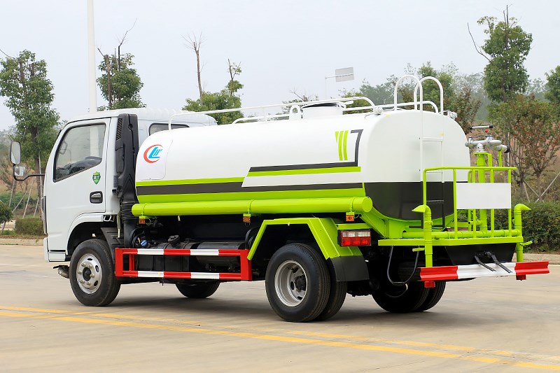 东风小福瑞卡5立方洒水车