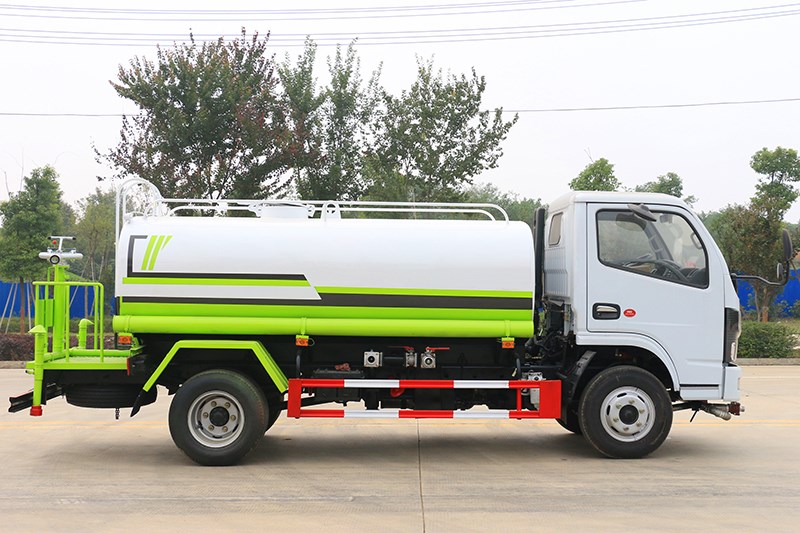 东风小福瑞卡5立方洒水车