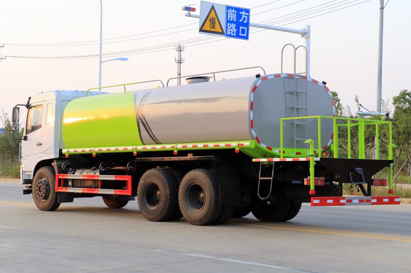 东风D3L后八轮20立方洒水车