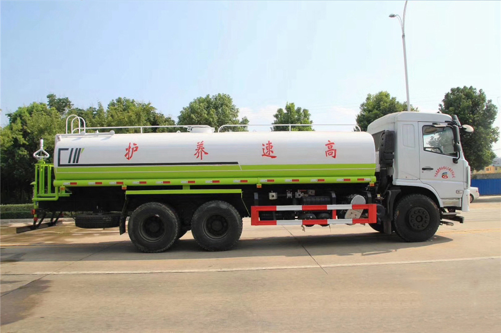 东风专底后双桥20立方洒水车