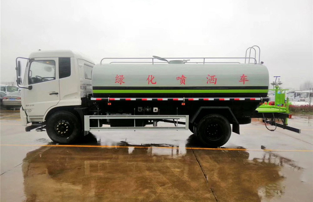 东风天锦13立方洒水车