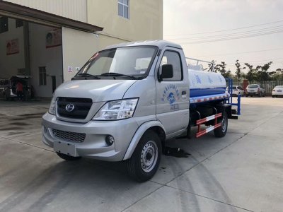 北汽昌河2立方蓝牌汽油版洒水车