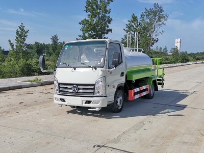 凯马2立方蓝牌洒水车