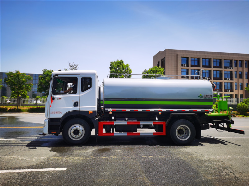 东风D9新款10-12立方洒水车