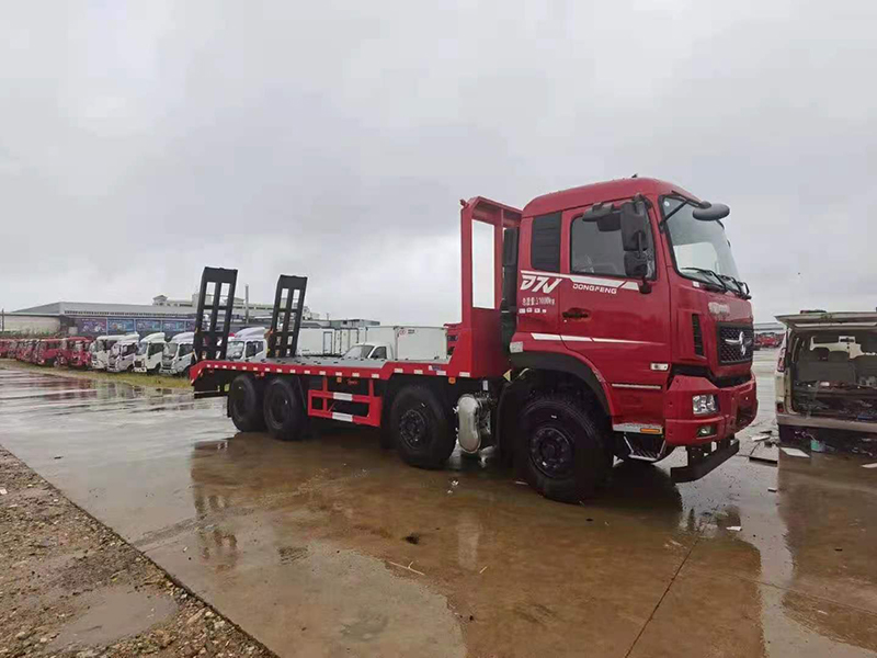 东风D7V牌前四后八平板运输车