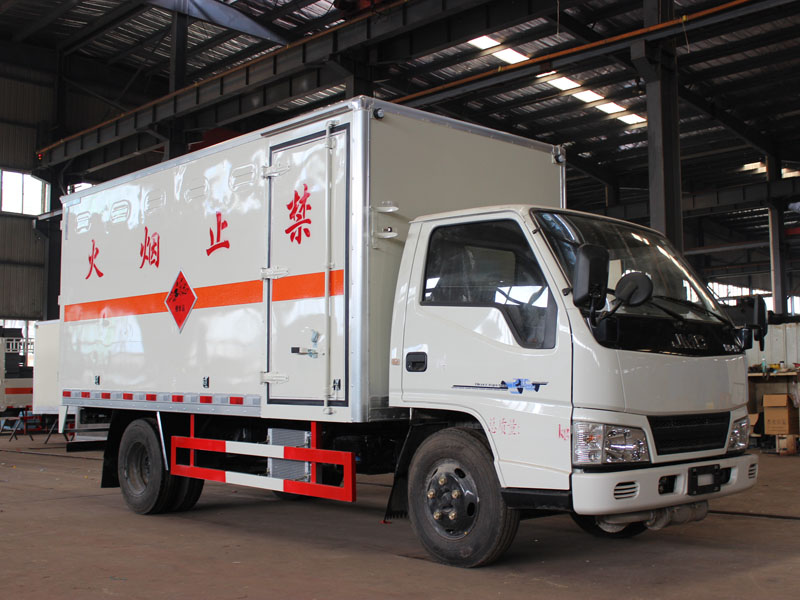 江铃黄牌爆破器材运输车