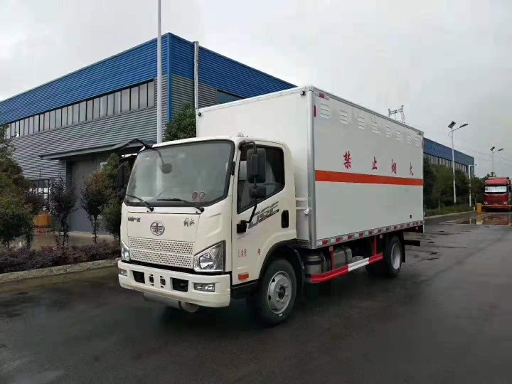 解放5.1米气瓶厢式运输车