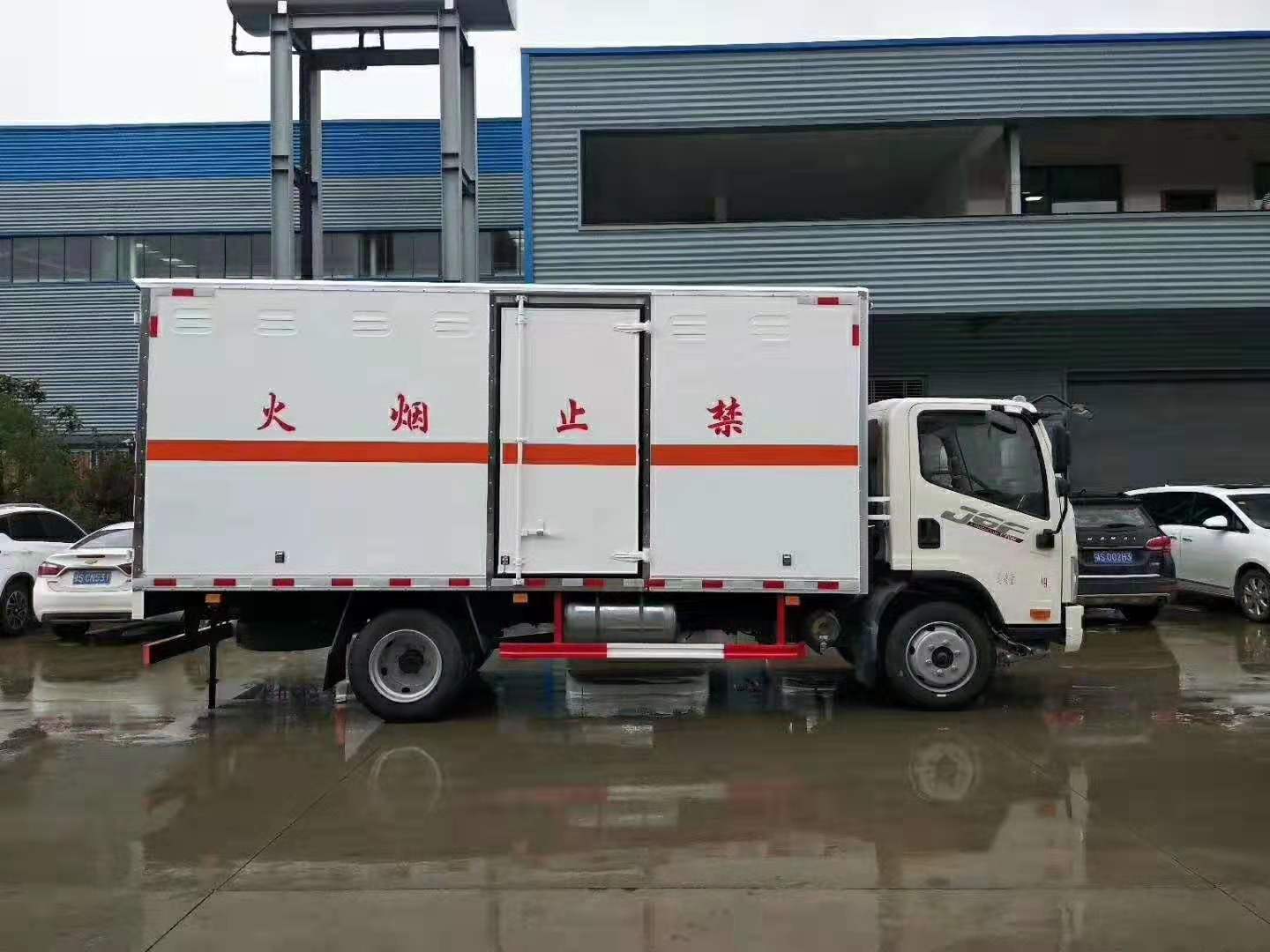 解放5.1米气瓶厢式运输车