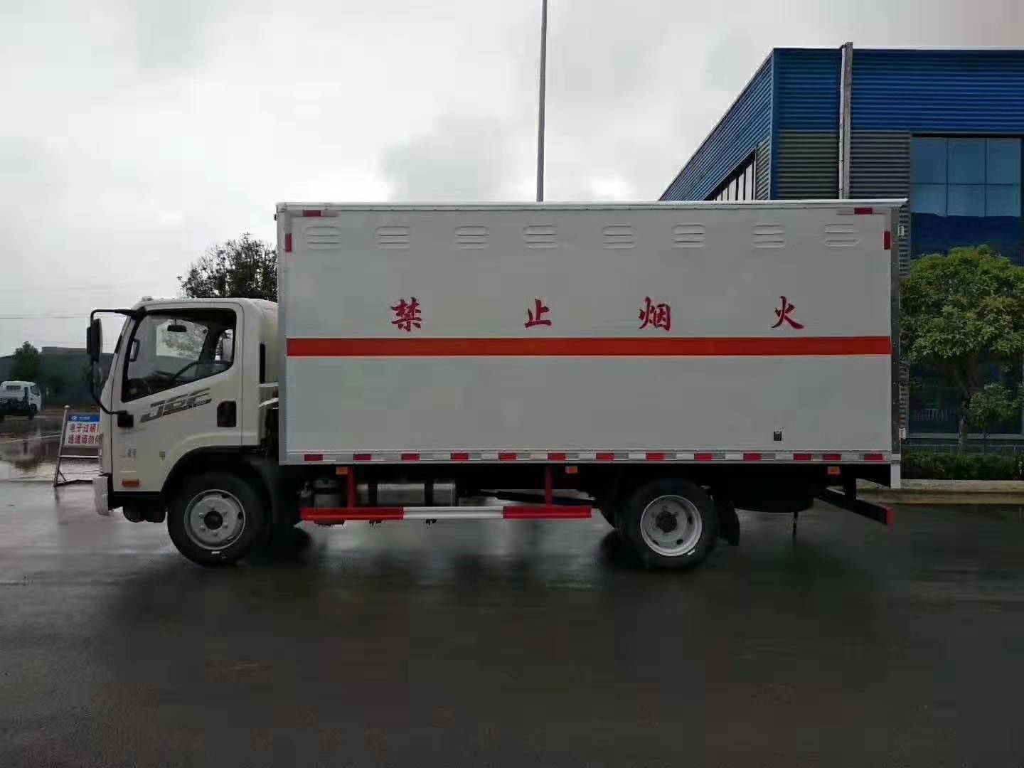 解放5.1米气瓶厢式运输车