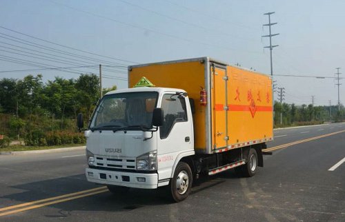 庆铃五十铃蓝牌4.1米爆破器材运输车