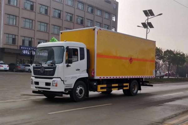 东风天锦爆破器材运输车