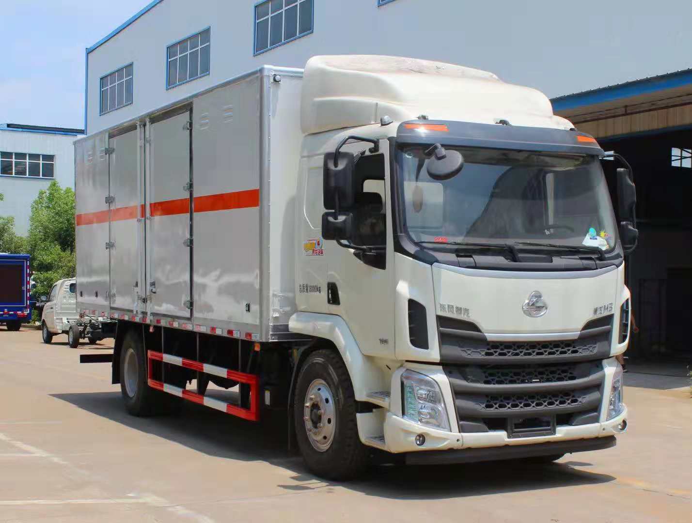 东风柳汽毒性气体厢式运输车