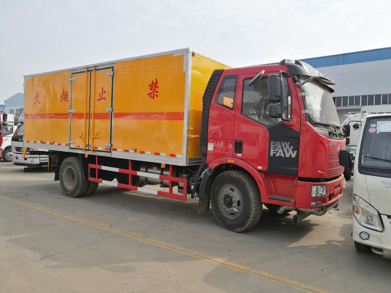 解放6.2米爆破器材车