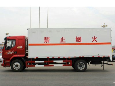 柳汽乘龙6.6米气体厢式车