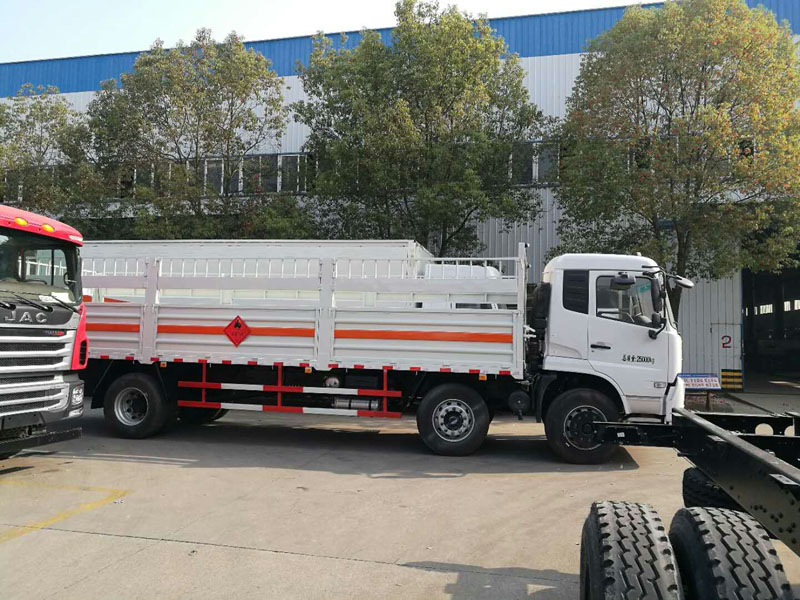 东风天锦8.6米气瓶运输车