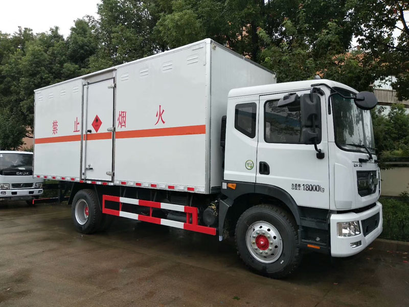 东风6.3米气体厢式车