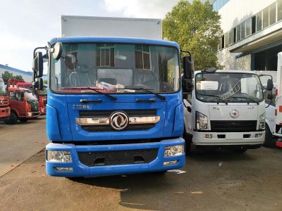 东风6.3米气体厢式车
