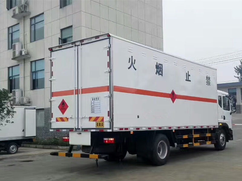 东风6.3米气体厢式车