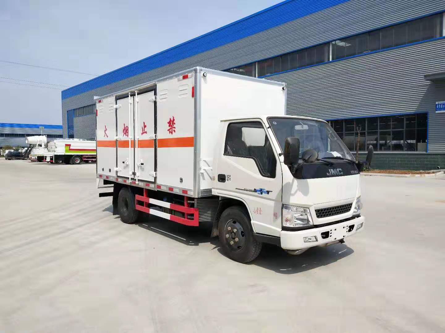 江铃蓝牌4.2米气瓶厢运输车