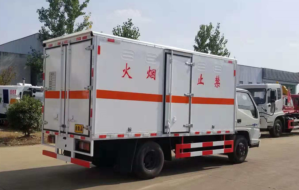 江铃蓝牌4.2米气瓶厢运输车