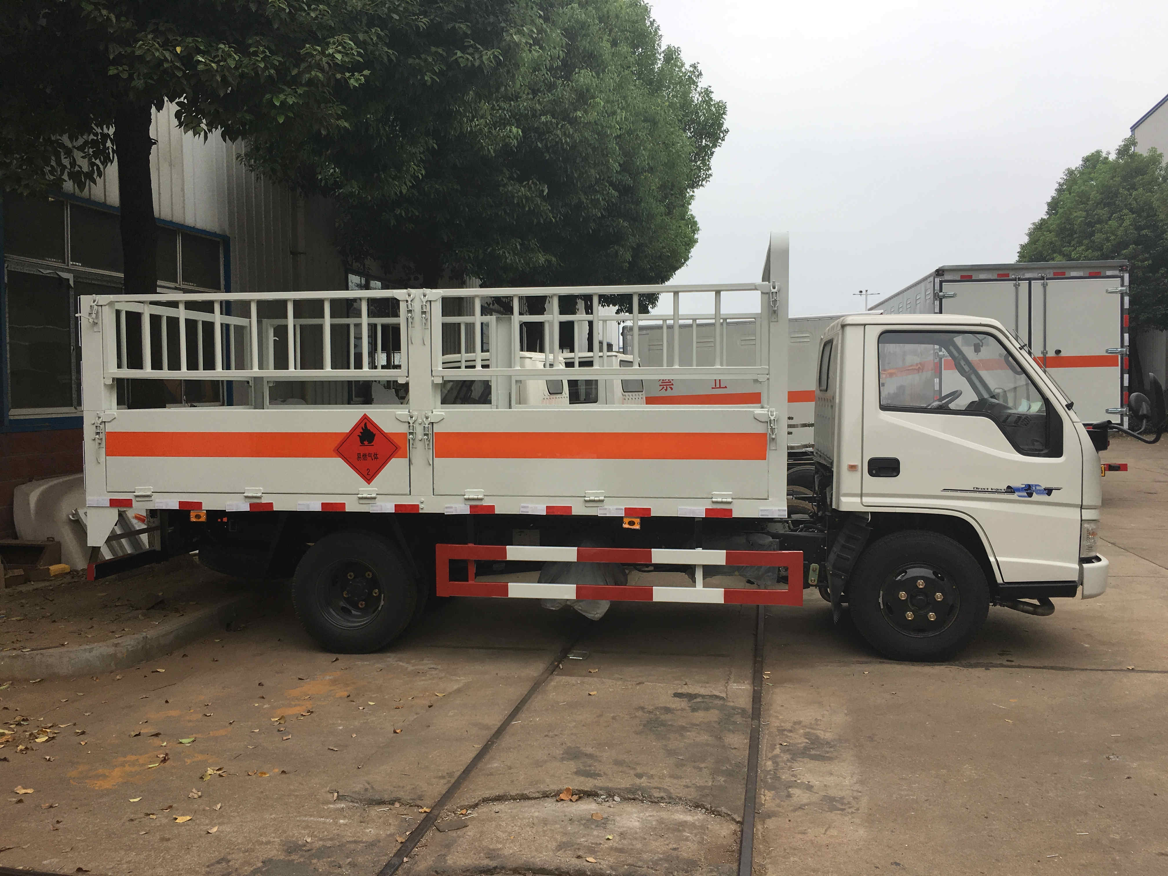 江铃4.2米气瓶运输车