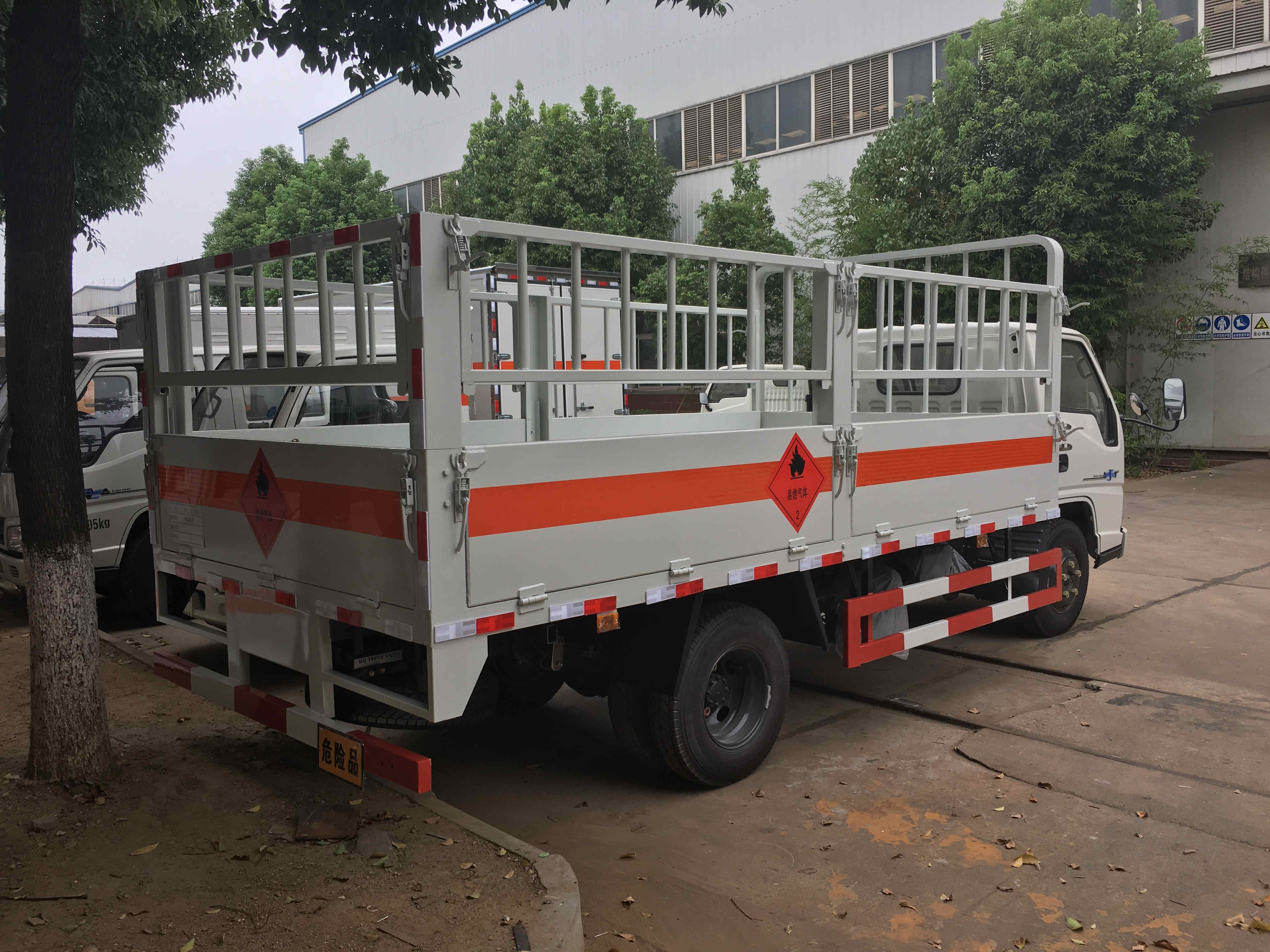江铃4.2米气瓶运输车