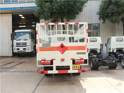 东风多利卡4.1米气瓶运输车