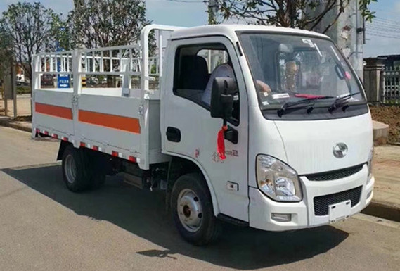 上汽跃进3.3米气瓶运输车