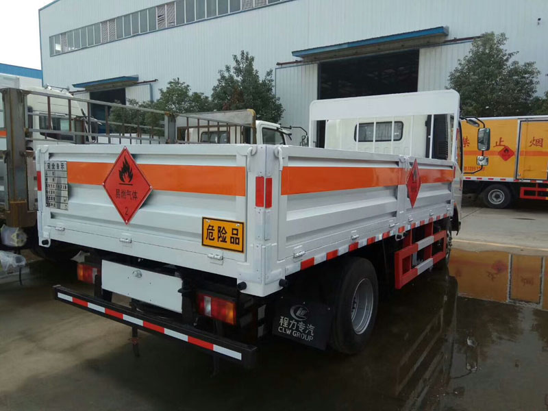 重汽豪沃蓝牌4.1米气瓶运输车