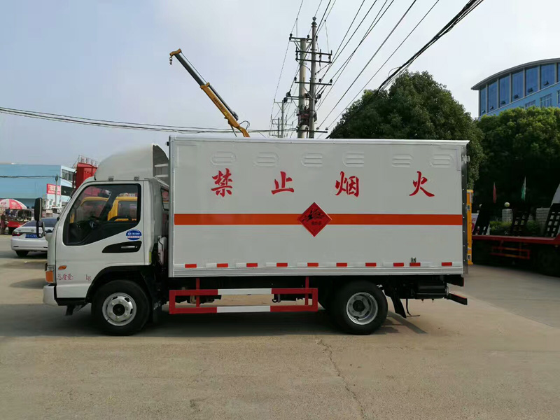 江淮4.2米爆破器材车
