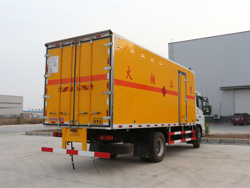 东风天锦6.2米爆破器材车