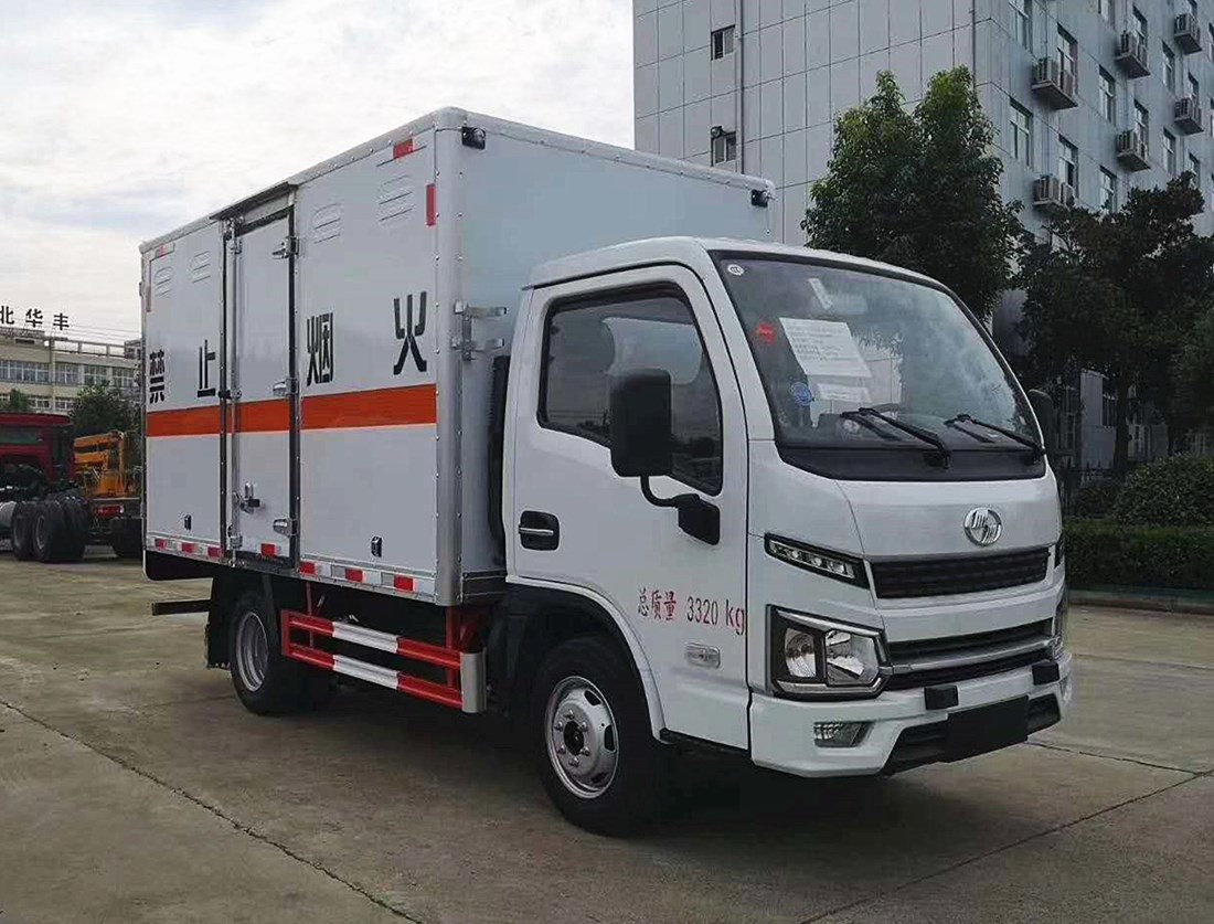 上汽跃进3米货厢爆破器材运输车