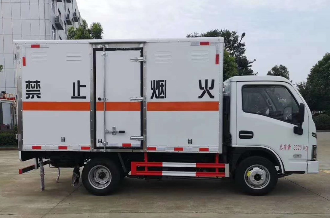 上汽跃进3米货厢爆破器材运输车