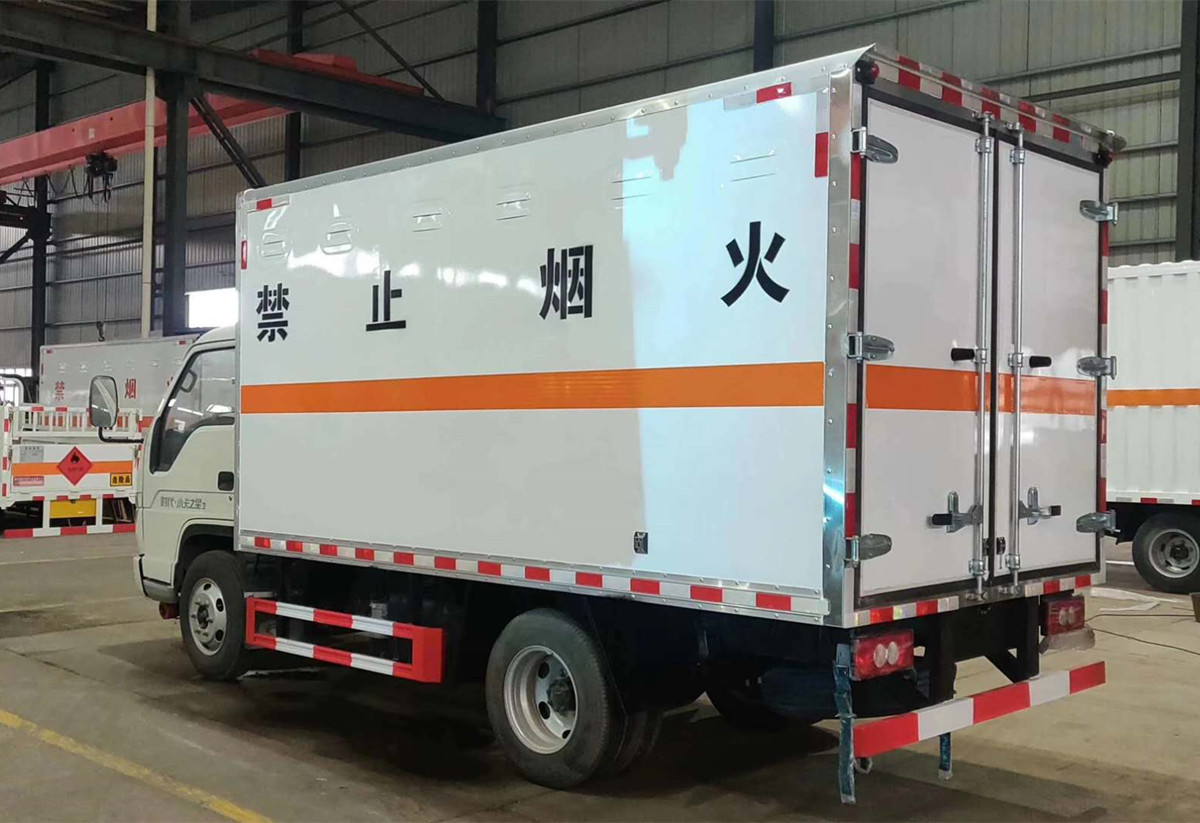 福田时代3.7米爆破器材运输车
