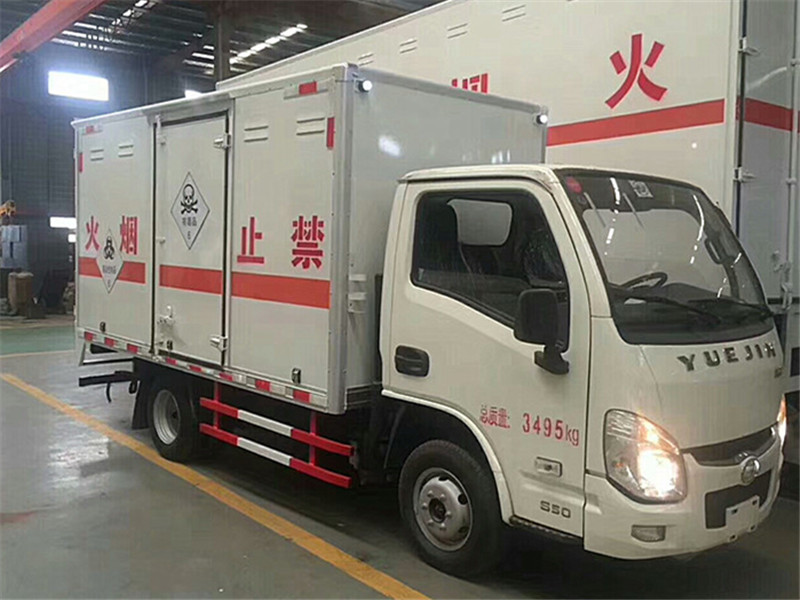上汽跃进蓝牌柴油版3.3米毒性感染性厢式车