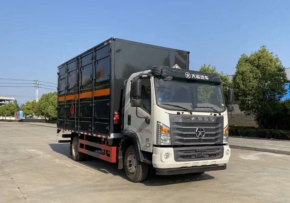 大运液体厢式运输车