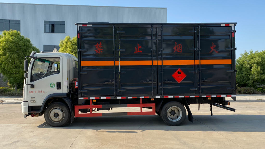 大运液体厢式运输车