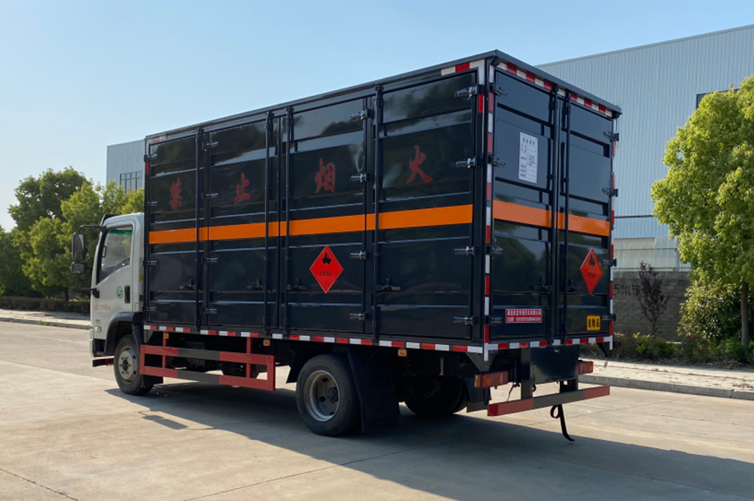 大运液体厢式运输车