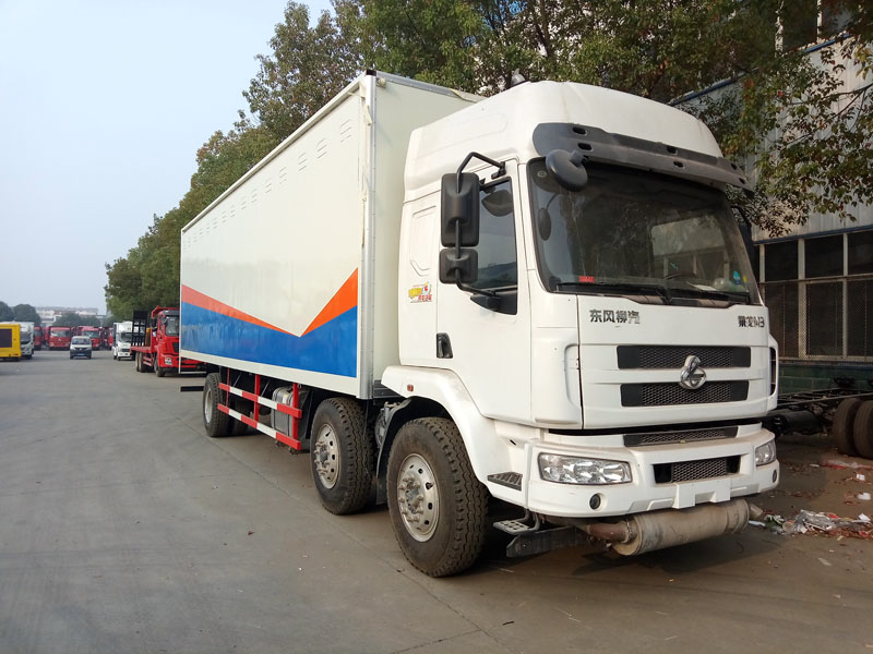 柳汽9.6米液体厢式车