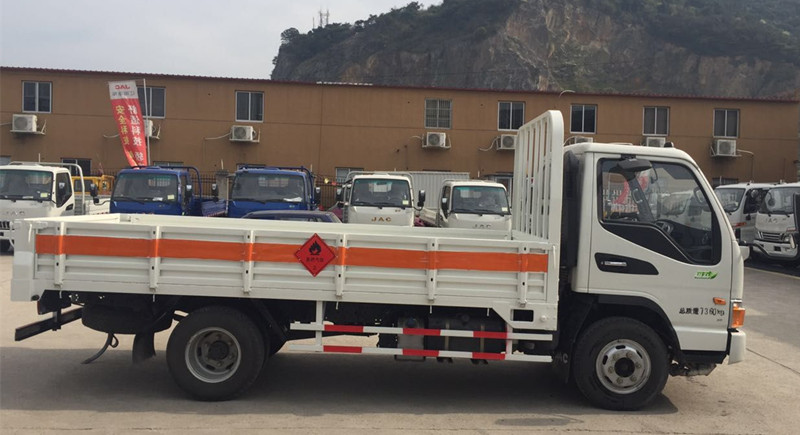 江淮骏铃4.1米气瓶运输车
