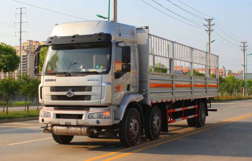柳汽9.6米气瓶运输车