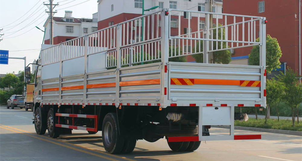 柳汽9.6米气瓶运输车