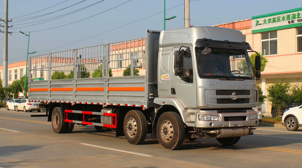 柳汽9.6米气瓶运输车