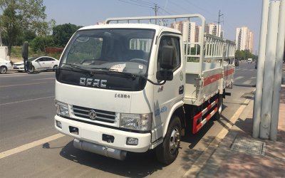 东风多利卡蓝牌4.1米气瓶运输车