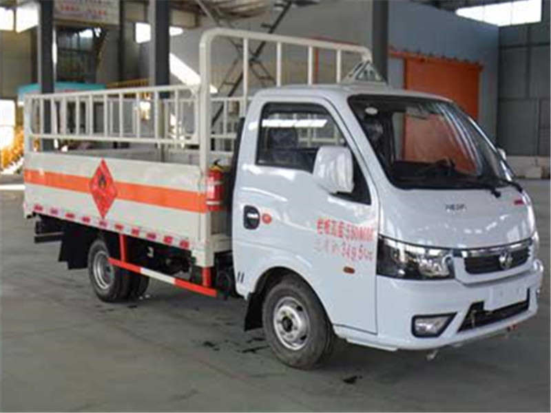 东风途逸蓝牌3.2米气瓶运输车
